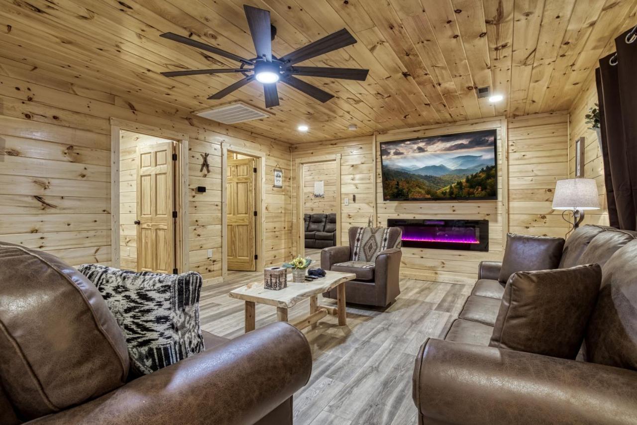 Hidden Creek, Pool Table, Hot Tub, 1089 Free Tickets Each Paid Day, Dollywood And More Gatlinburg Exterior photo
