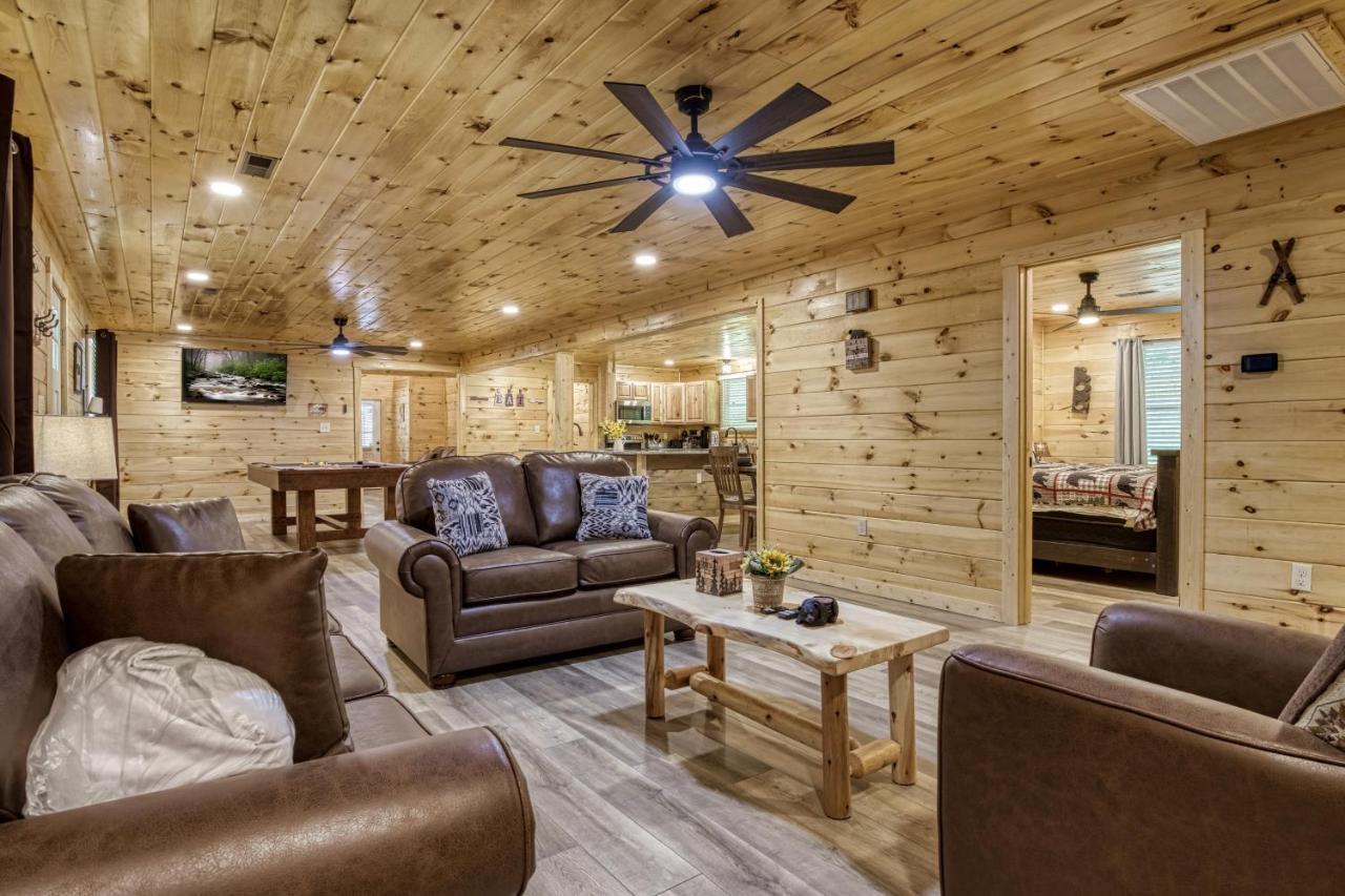 Hidden Creek, Pool Table, Hot Tub, 1089 Free Tickets Each Paid Day, Dollywood And More Gatlinburg Exterior photo