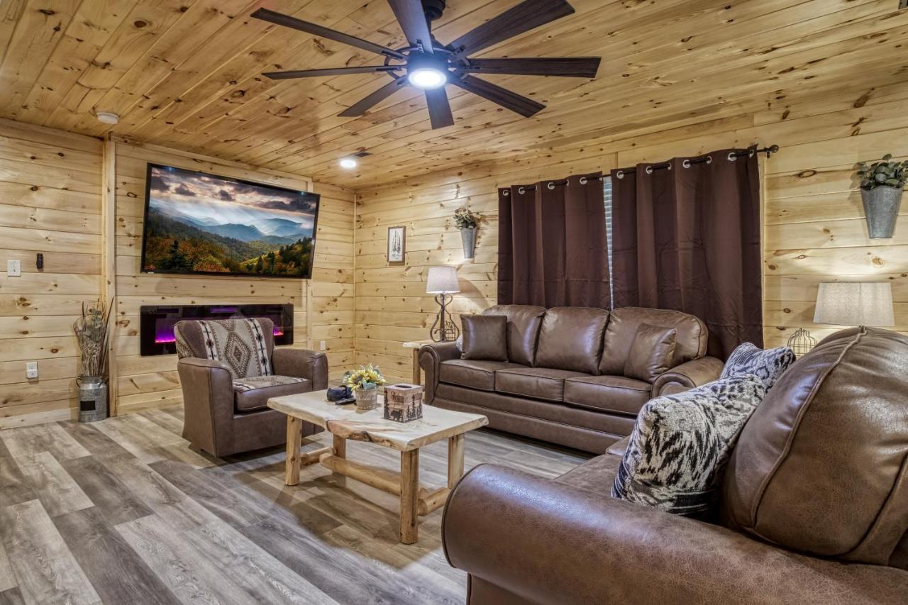 Hidden Creek, Pool Table, Hot Tub, 1089 Free Tickets Each Paid Day, Dollywood And More Gatlinburg Exterior photo