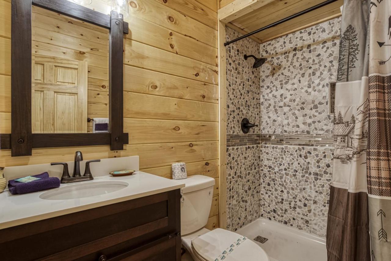 Hidden Creek, Pool Table, Hot Tub, 1089 Free Tickets Each Paid Day, Dollywood And More Gatlinburg Exterior photo