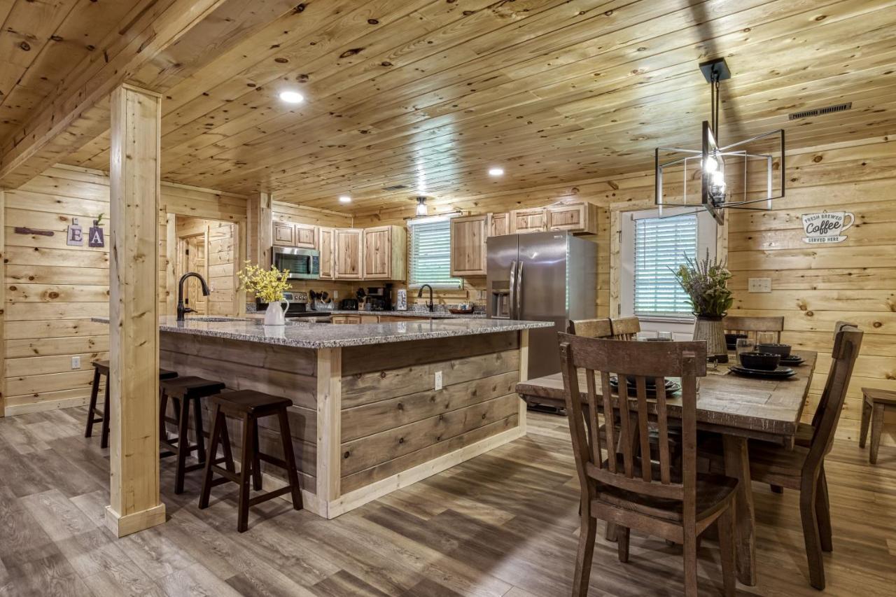 Hidden Creek, Pool Table, Hot Tub, 1089 Free Tickets Each Paid Day, Dollywood And More Gatlinburg Exterior photo