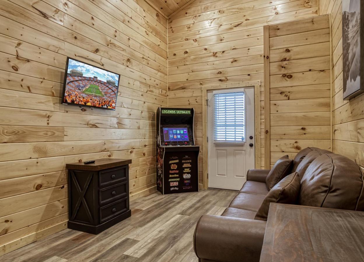 Hidden Creek, Pool Table, Hot Tub, 1089 Free Tickets Each Paid Day, Dollywood And More Gatlinburg Exterior photo